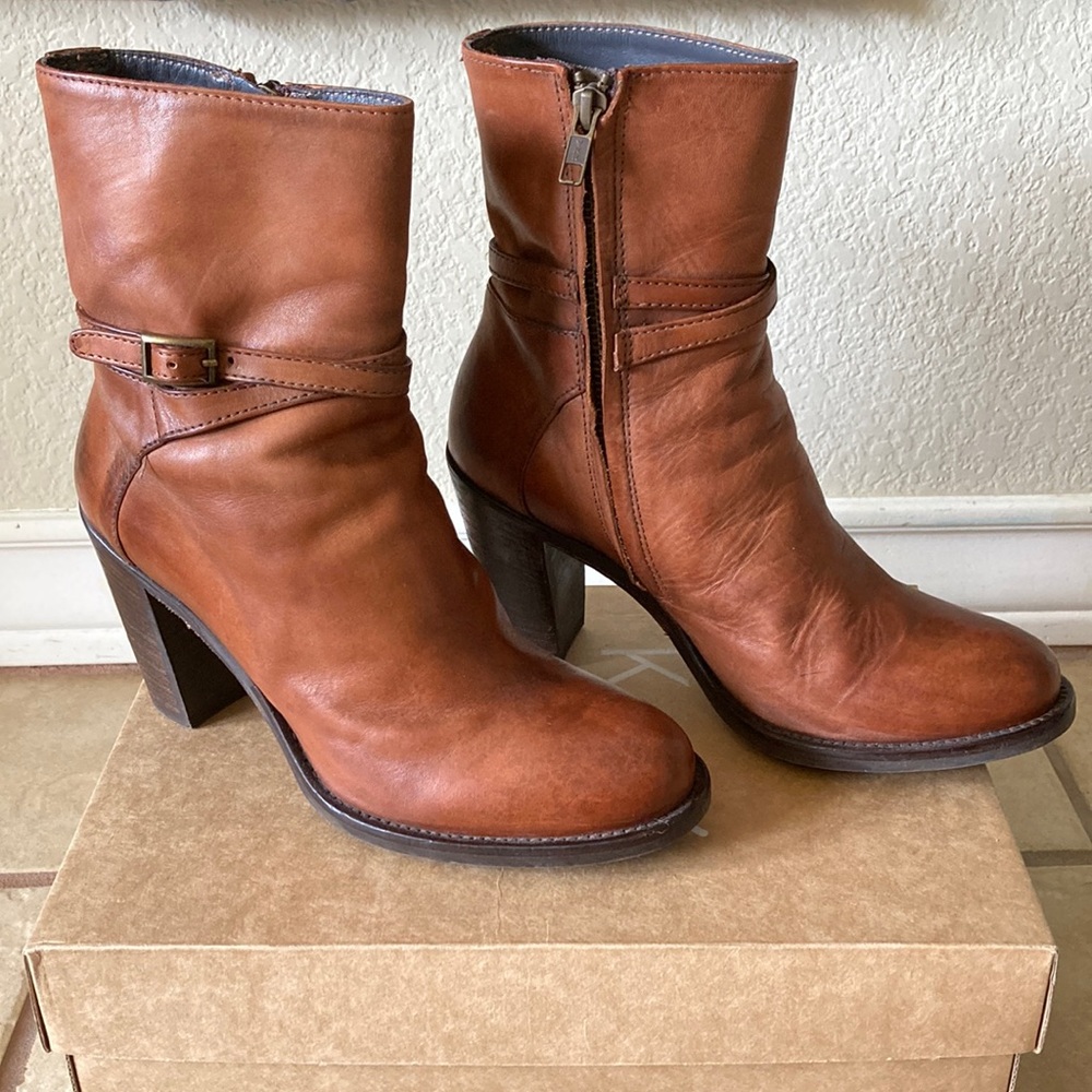 To Boot New York Brown Leather Darby Ankle Boots in a Kate Spade Style 8.5